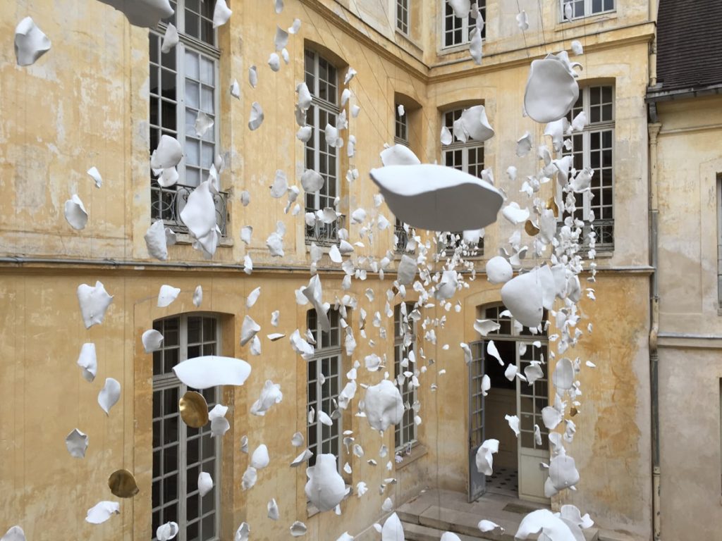 La fée des pétales_hotel de croisilles_ Louise Frydman Caractères Paris
